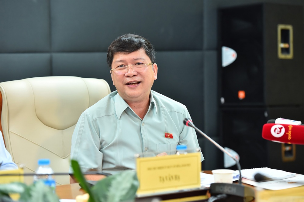 Phó Chủ nhiệm Ủy ban Văn hóa, Giáo dục Tạ Văn Hạ