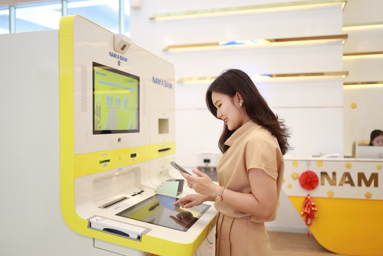 Điểm giao dịch số tự động ONEBANK 365+, một trong những điểm sáng về công nghệ của Nam A Bank. Điểm giao dịch số tự động ONEBANK 365+, một trong những điểm sáng về công nghệ của Nam A Bank.