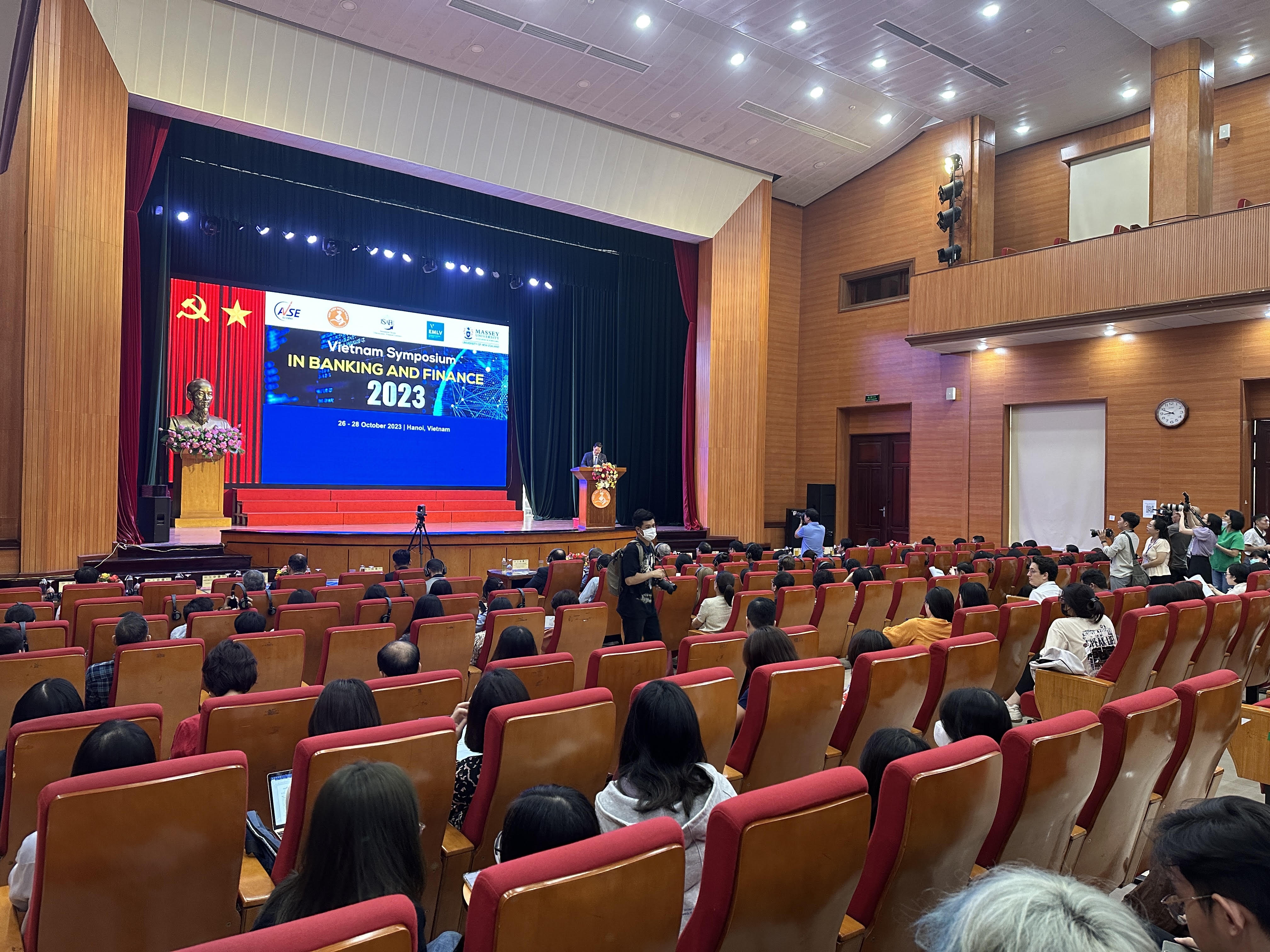 Khai mạc Diễn đàn Việt Nam về ngân hàng và tài chính