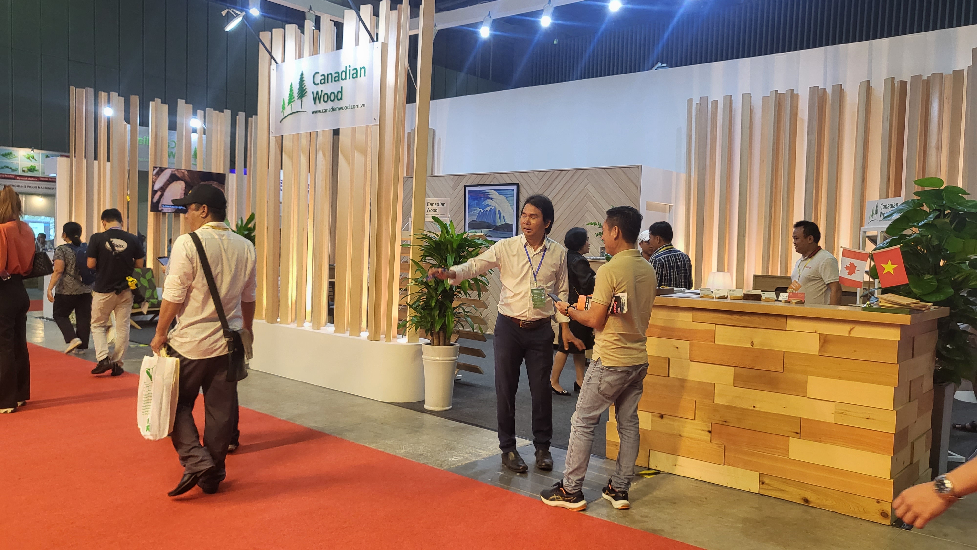 Đồ gỗ là một trong những mặt hàng xuất khẩu có thế mạnh cảu Việt Nam Đồ gỗ là một trong những mặt hàng xuất khẩu có thế mạnh cảu Việt Nam