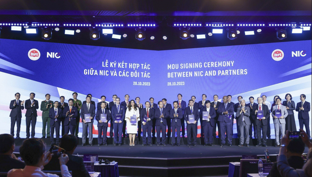 Thủ tướng: Đổi mới sáng tạo để bắt kịp, tiến lên cùng thế giới