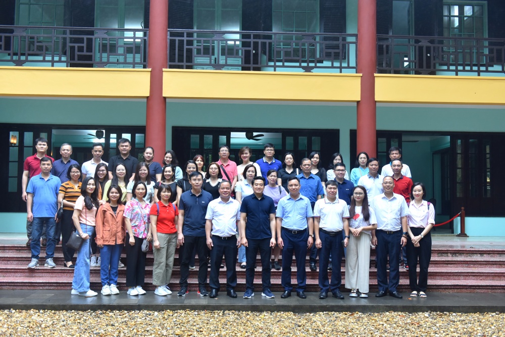 Tập thể cán bộ, đảng viên, đoan viên công chức Vụ TCCB chụp ảnh lưu niệm tại di tích K9 Tập thể cán bộ, đảng viên, đoan viên công chức Vụ TCCB chụp ảnh lưu niệm tại di tích K9