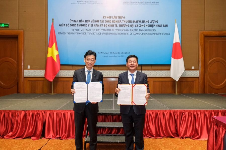 Việt Nam - Nhật Bản ký kết hợp tác trong lĩnh vực công nghiệp, thương mại và năng lượng