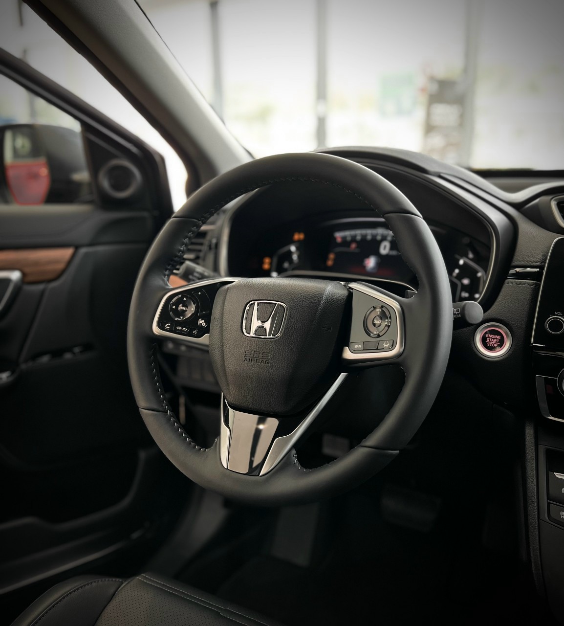 Honda CR-V 2023 giảm giá đến 165 triệu đồng