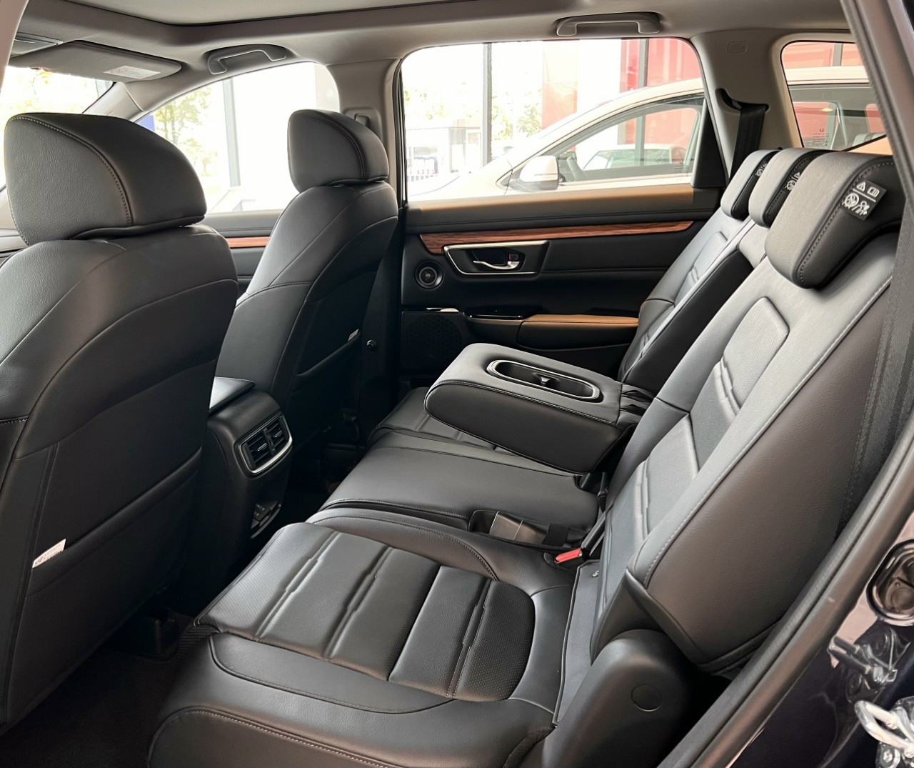 Honda CR-V 2023 giảm giá đến 165 triệu đồng