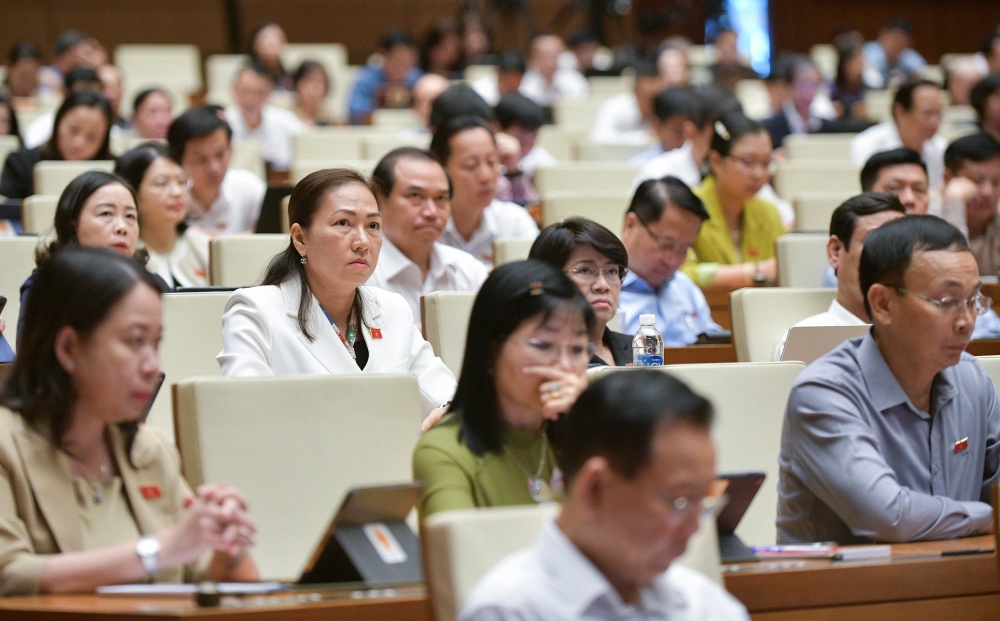 Trong điều kiện kinh tế nhiều biến động, tái cơ cấu ngân hàng yếu kém càng khó hơn