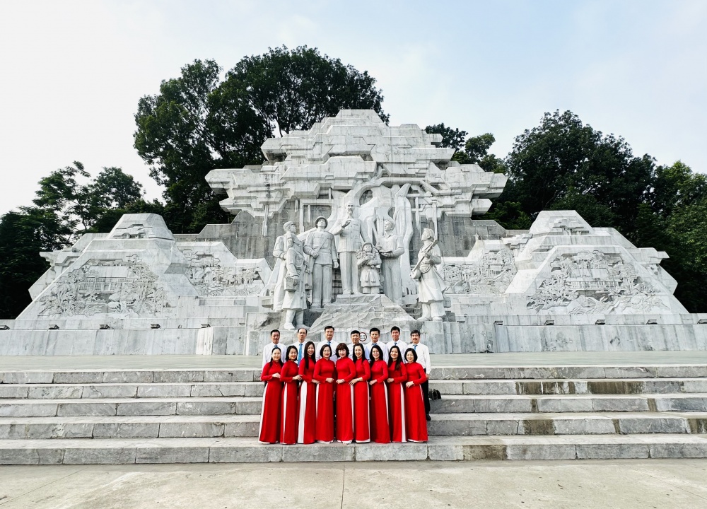 NHNN Nghệ An hoạt động về nguồn tại Tuyên Quang và Thái Nguyên