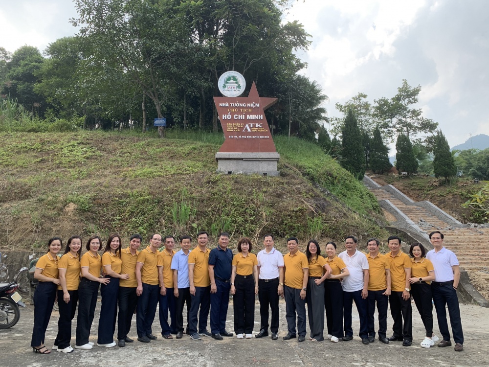 NHNN Nghệ An hoạt động về nguồn tại Tuyên Quang và Thái Nguyên