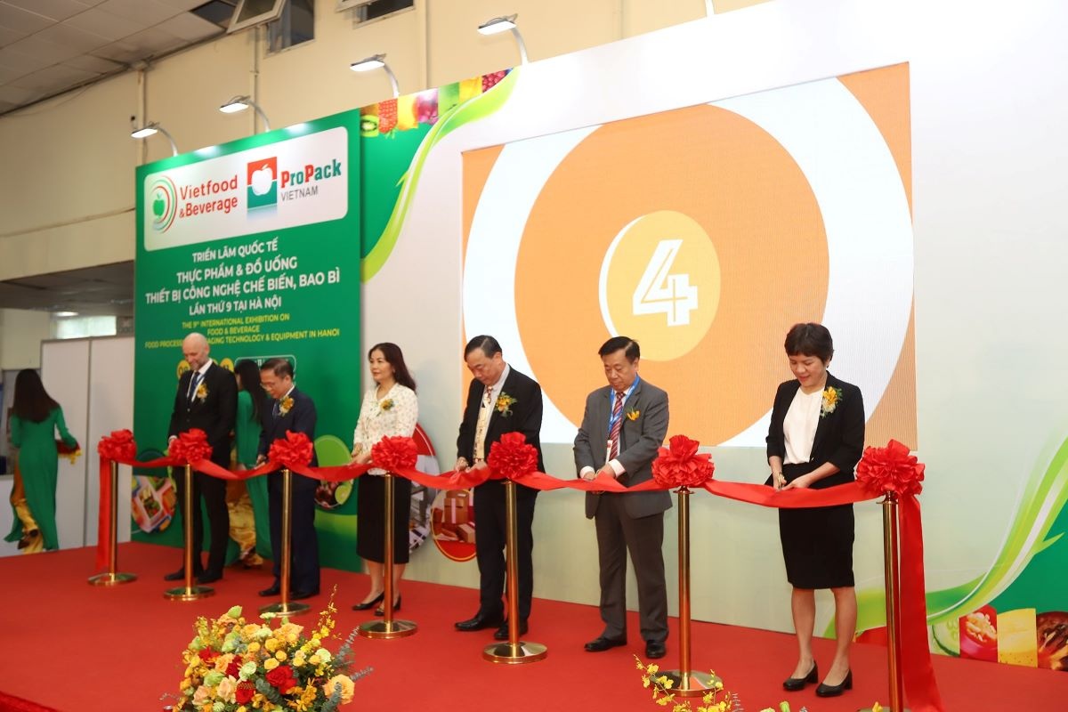 Cắt băng khai mạc Triển lãm quốc tế chuyên ngành Thực phẩm - Đồ uống & Thiết bị công nghệ chế biến, bao bì thực phẩm, đồ uống lần thứ 9.