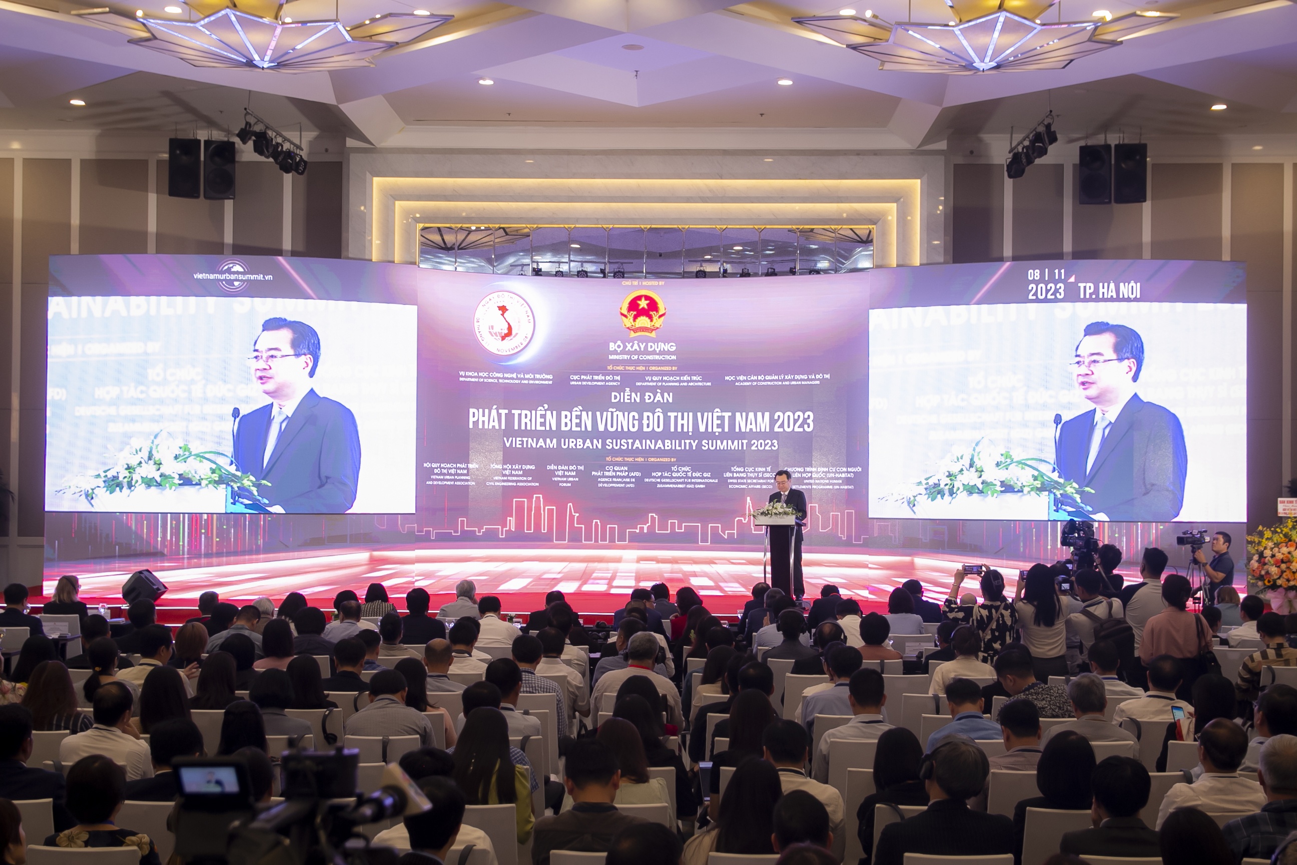 Ông Nguyễn Thanh Nghị - Bộ trưởng Bộ Xây dựng phát biểu tại diễn đàn.