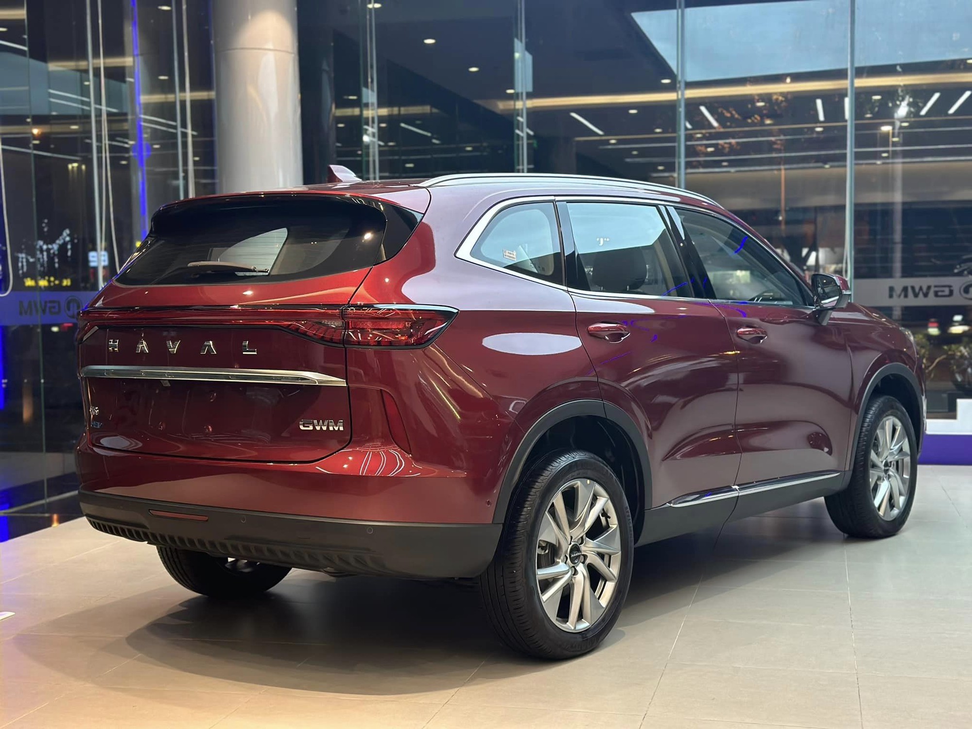 Haval H6 HEV ưu đãi gần 300 triệu đồng