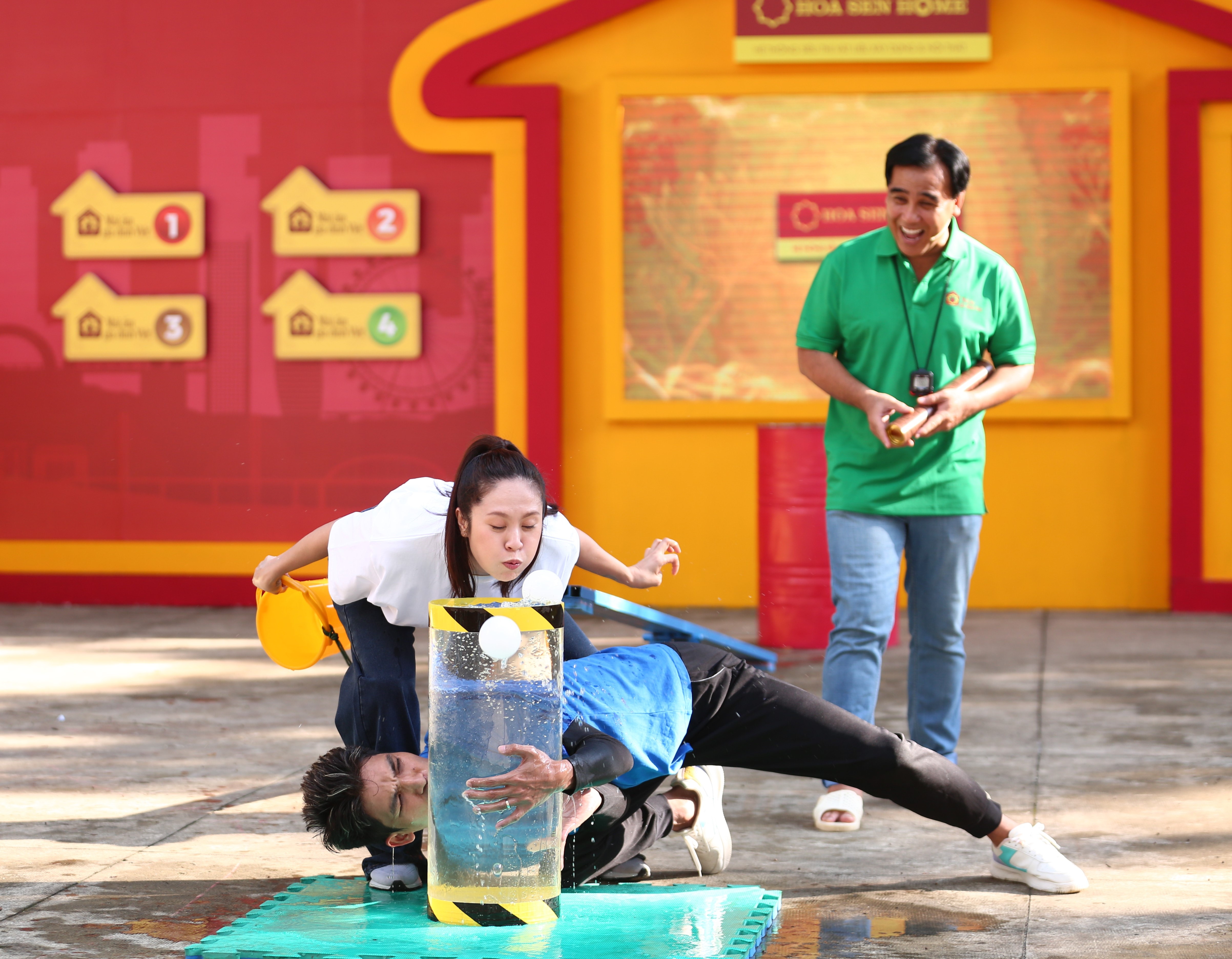 Khả năng chơi game độc lạ của Mạc Văn Khoa khiến Thanh Thúy nhiều lần há hốc mồm