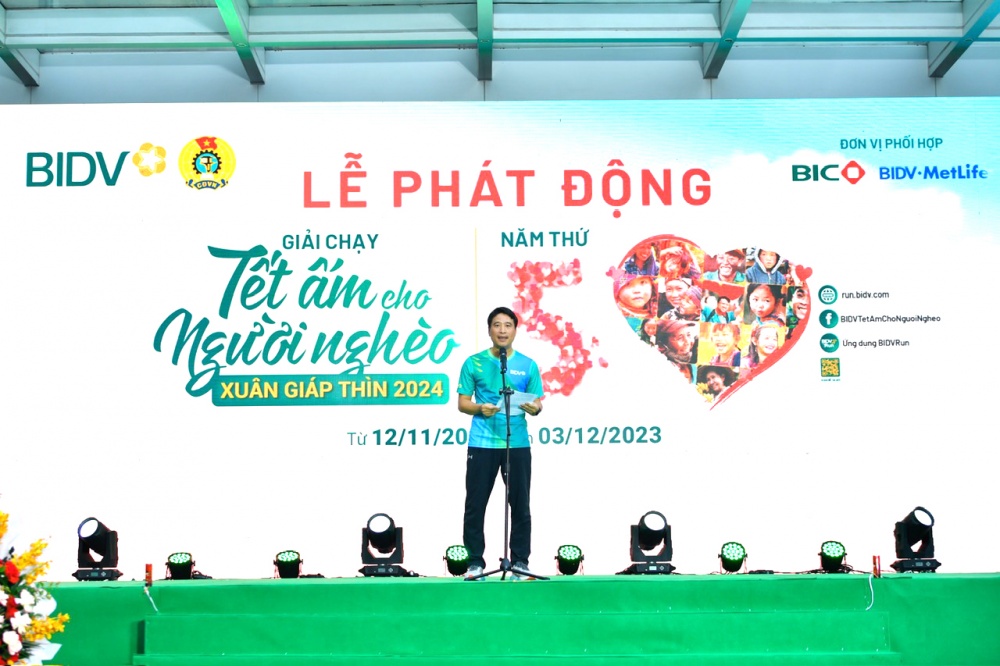Ông Trần Phương - Phó Tổng Giám đốc, Chủ tịch Công đoàn BIDV, Trưởng Ban Tổ chức Giải chạy phát biểu tại lễ phát động Ông Trần Phương - Phó Tổng Giám đốc, Chủ tịch Công đoàn BIDV, Trưởng Ban Tổ chức Giải chạy phát biểu tại lễ phát động