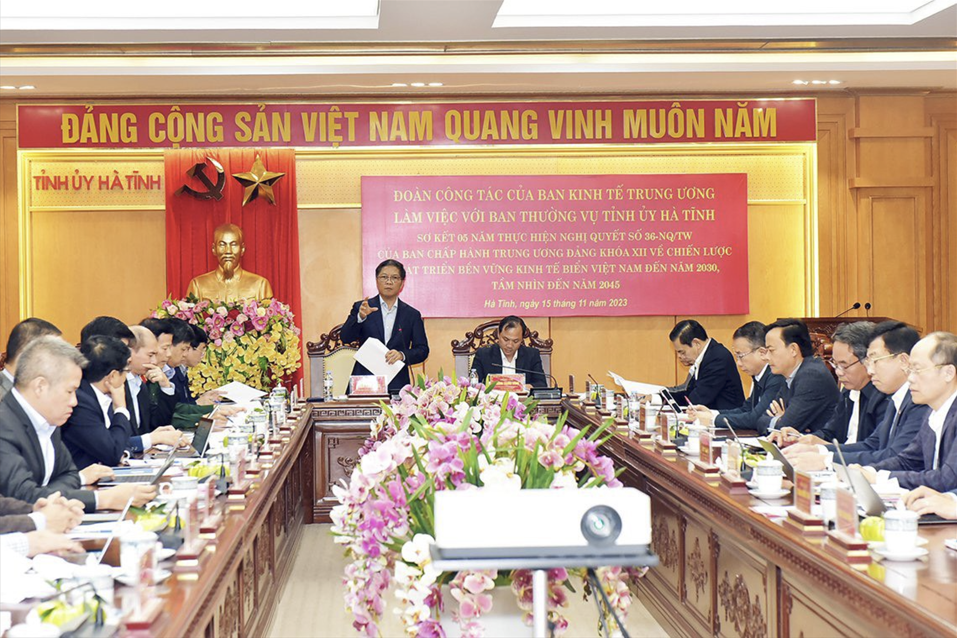 Hà Tĩnh phải mạnh về biển, giàu từ biển