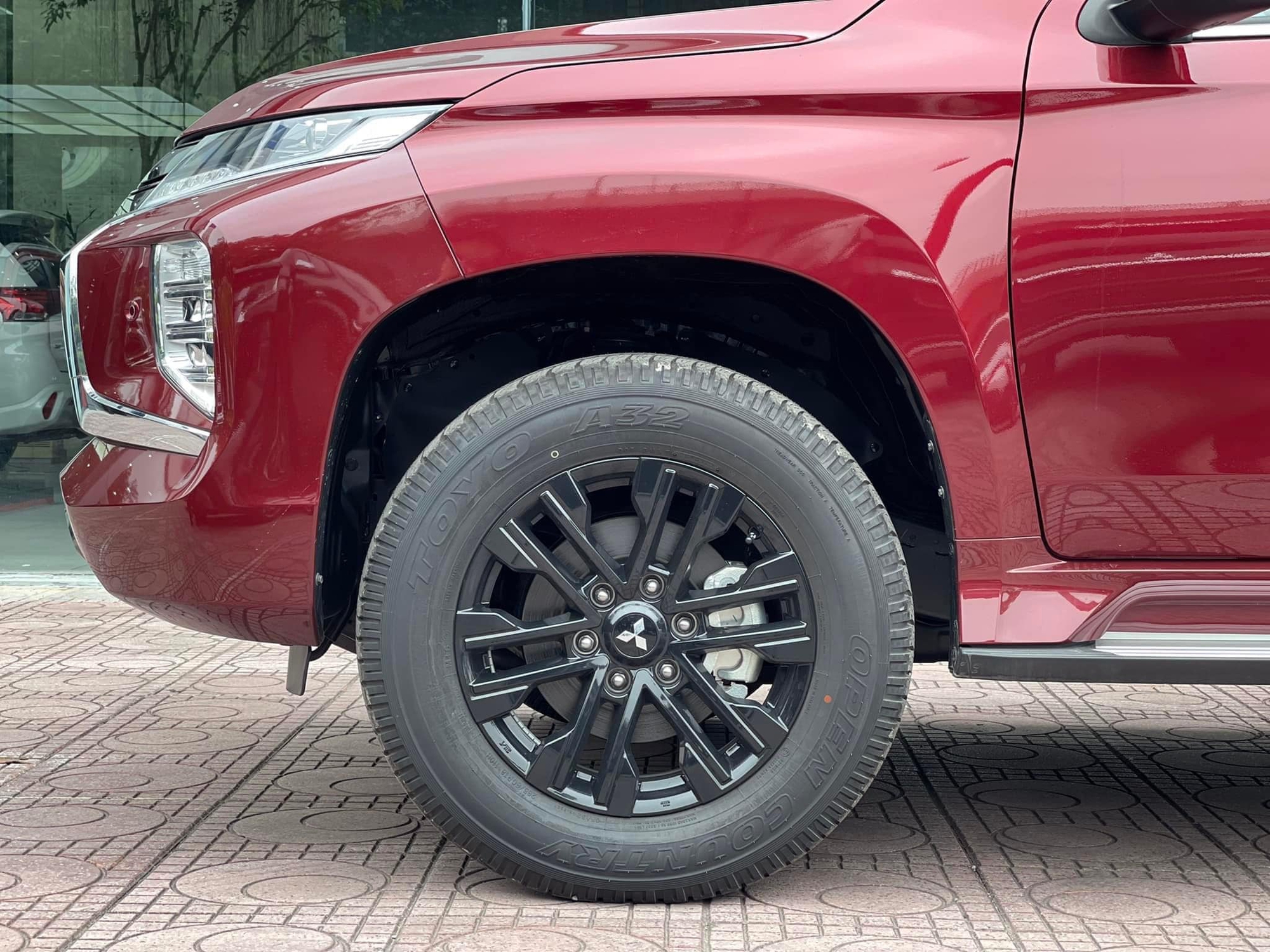 Mitsubishi Pajero Sport có thêm bản mới tại Việt Nam