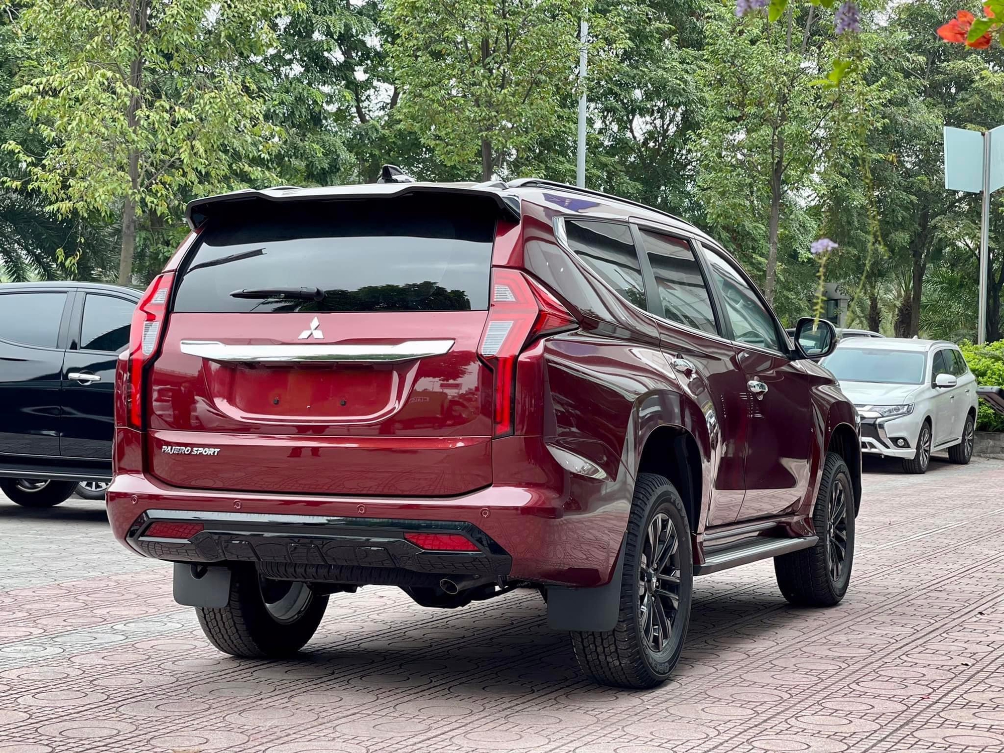 Mitsubishi Pajero Sport có thêm bản mới tại Việt Nam