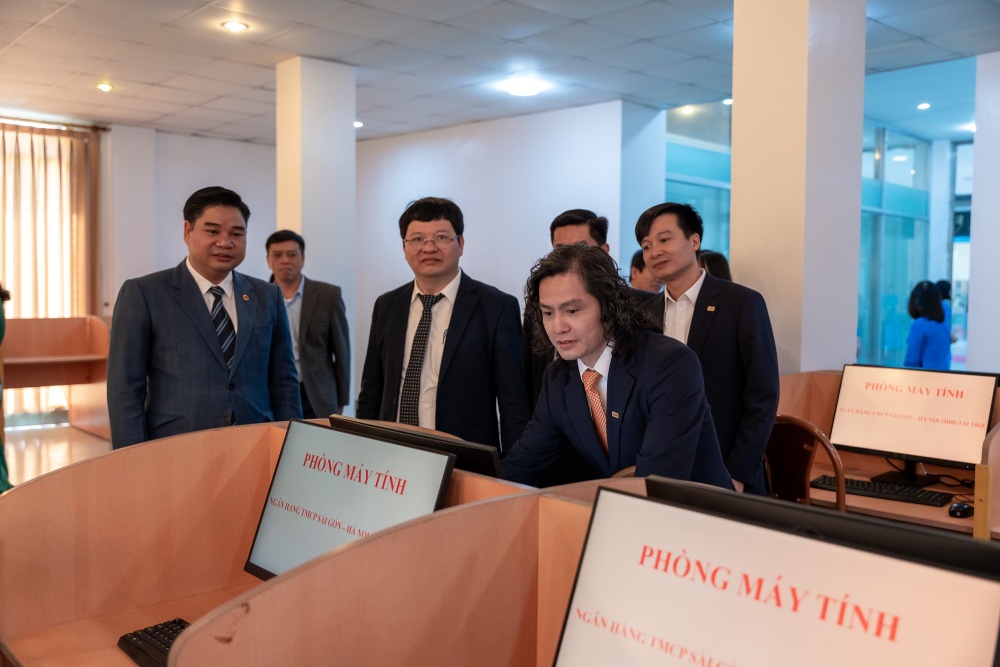 SHB trao tặng 150 bộ máy tính cho trường Đại học Thái Bình