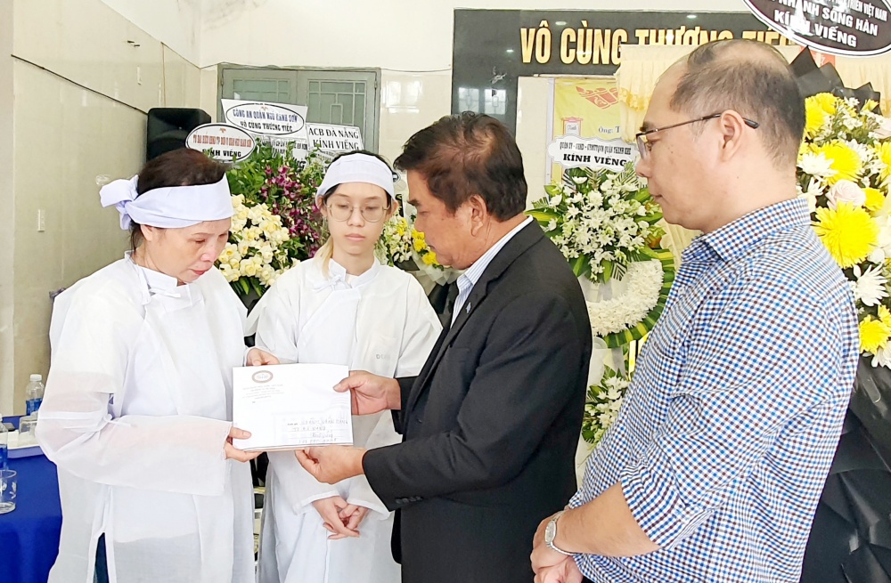 Ngành Ngân hàng TP.  Đà Nẵng: Thăm hỏi, hỗ trợ cho gia đình nạn nhân vụ cướp ngân hàng