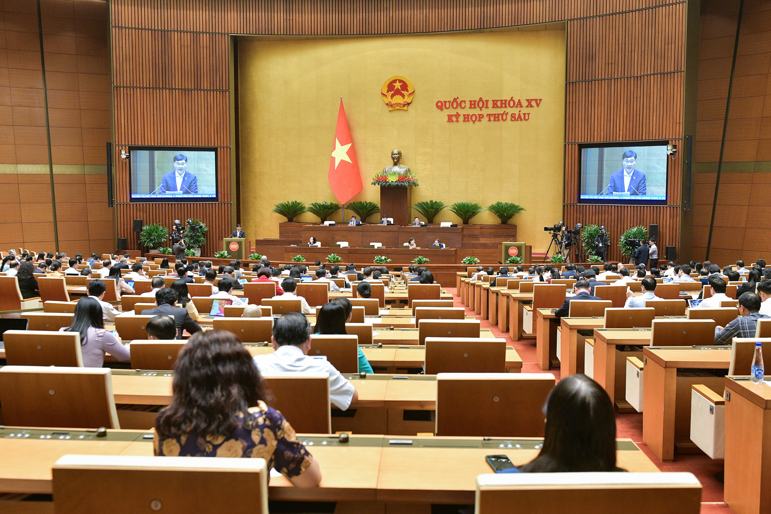 Quốc hội thảo luận dự án Luật Các tổ chức tín dụng sửa đổi