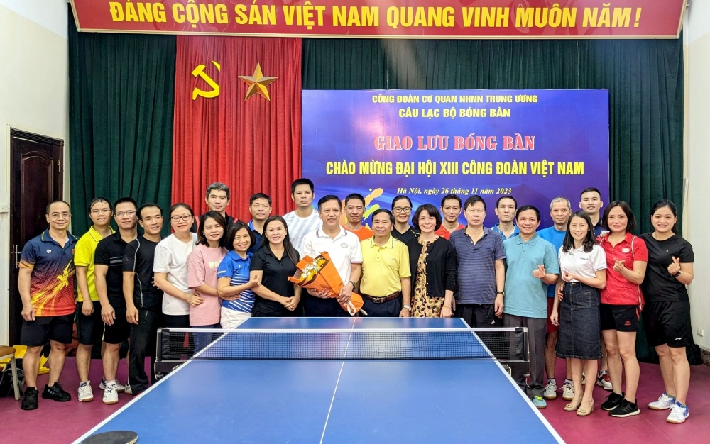 Lãnh đạo và các vận động viên tham gia giải