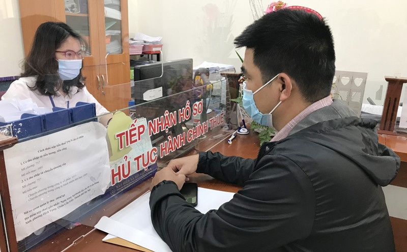 Hướng dẫn thủ tục cho người nộp thuế tại bộ phận “một cửa” Chi cục Thuế quận Cầu Giấy. Hướng dẫn thủ tục cho người nộp thuế tại bộ phận “một cửa” Chi cục Thuế quận Cầu Giấy.