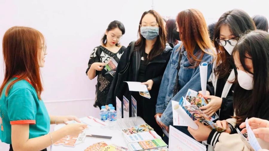 Hơn 40 doanh nghiệp tham gia tuyển dụng lao động