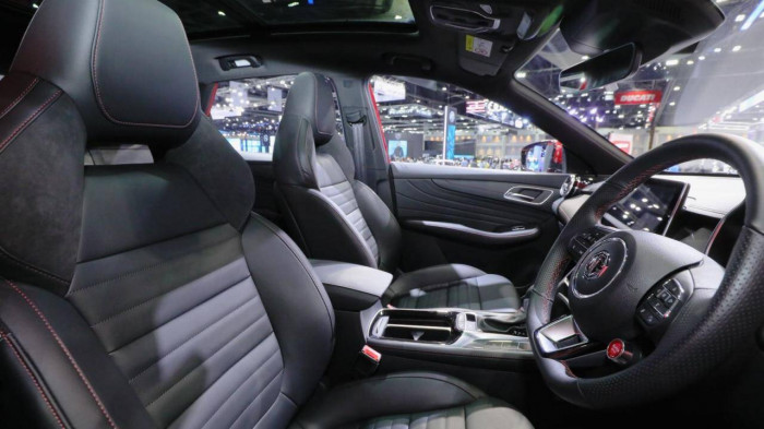 Loạt xe mới lên lịch về Việt Nam tháng cuối năm Loạt xe mới lên lịch về Việt Nam tháng cuối năm