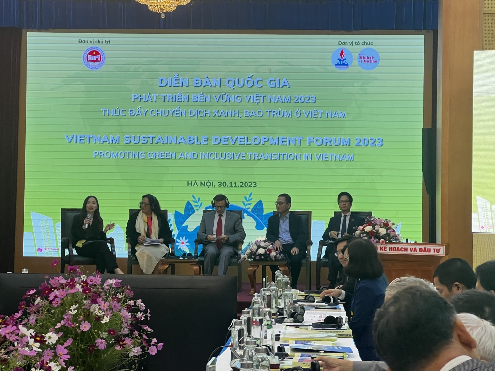 Nan giải bài toán về tính bao trùm trong chuyển dịch xanh