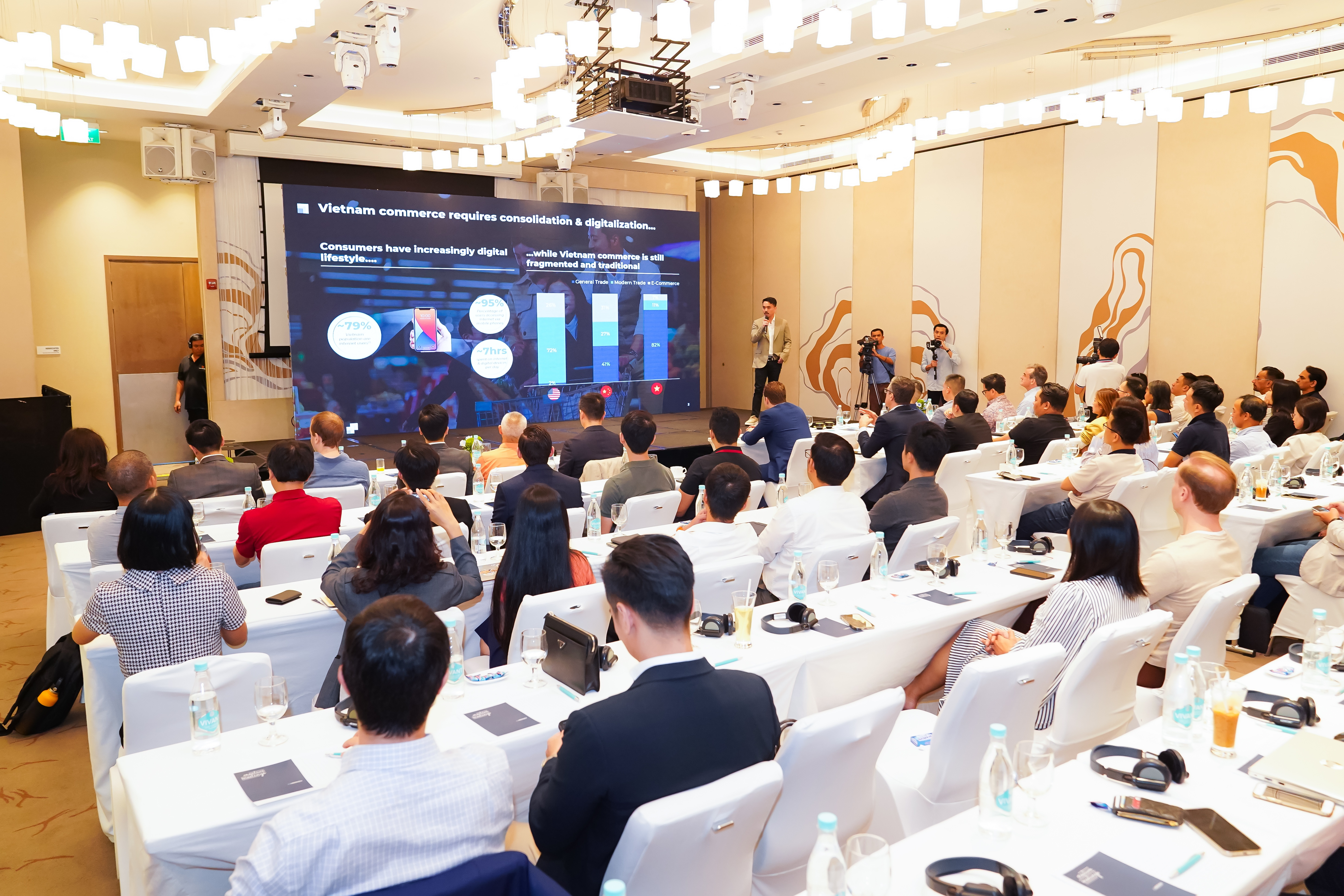 Buổi chia sẻ thu hút đông đảo người tham dự