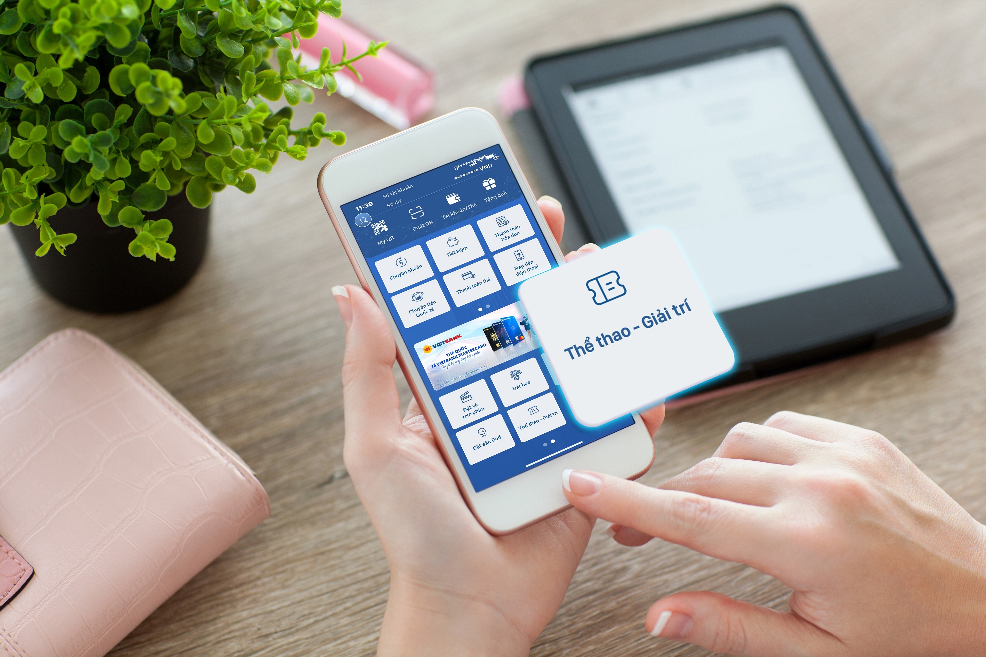 Tính năng "Thể thao - Giải trí" hỗ trợ khách hàng dễ dàng đặt mua vé các sự kiện, hoạt động thể thao, giải trí và thanh toán trực tiếp trên ứng dụng Vietbank Digital chỉ với vài thao tác đơn giản Tính năng "Thể thao - Giải trí" hỗ trợ khách hàng dễ dàng đặt mua vé các sự kiện, hoạt động thể thao, giải trí và thanh toán trực tiếp trên ứng dụng Vietbank Digital chỉ với vài thao tác đơn giản