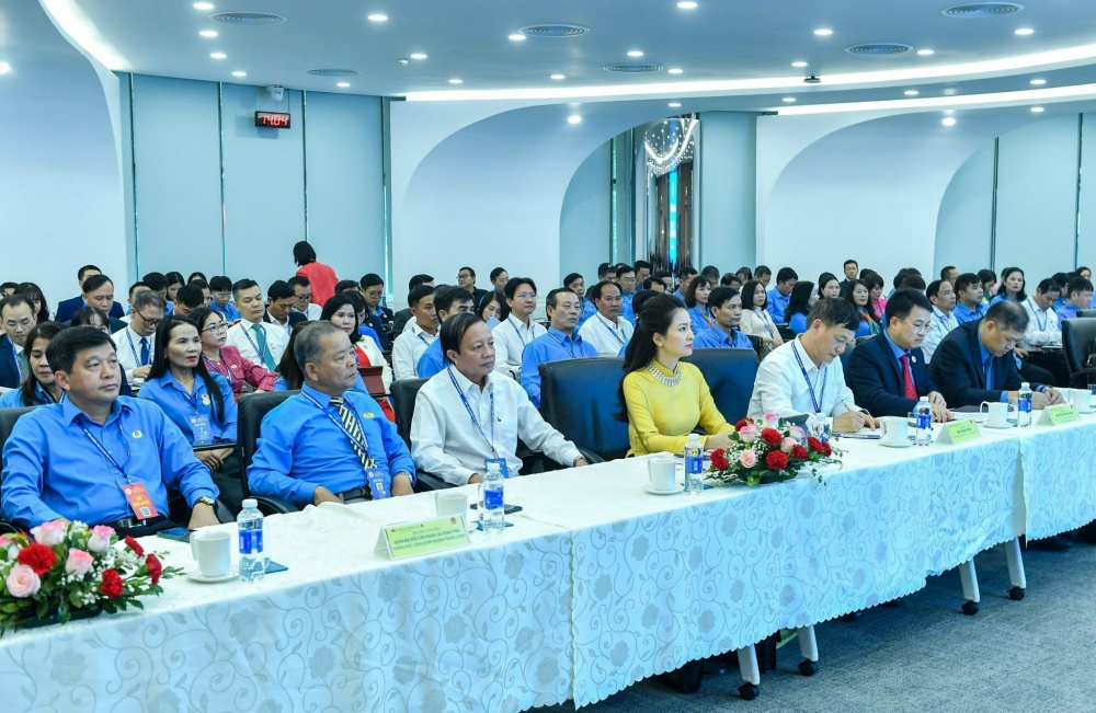 Toàn cảnh diễn đàn