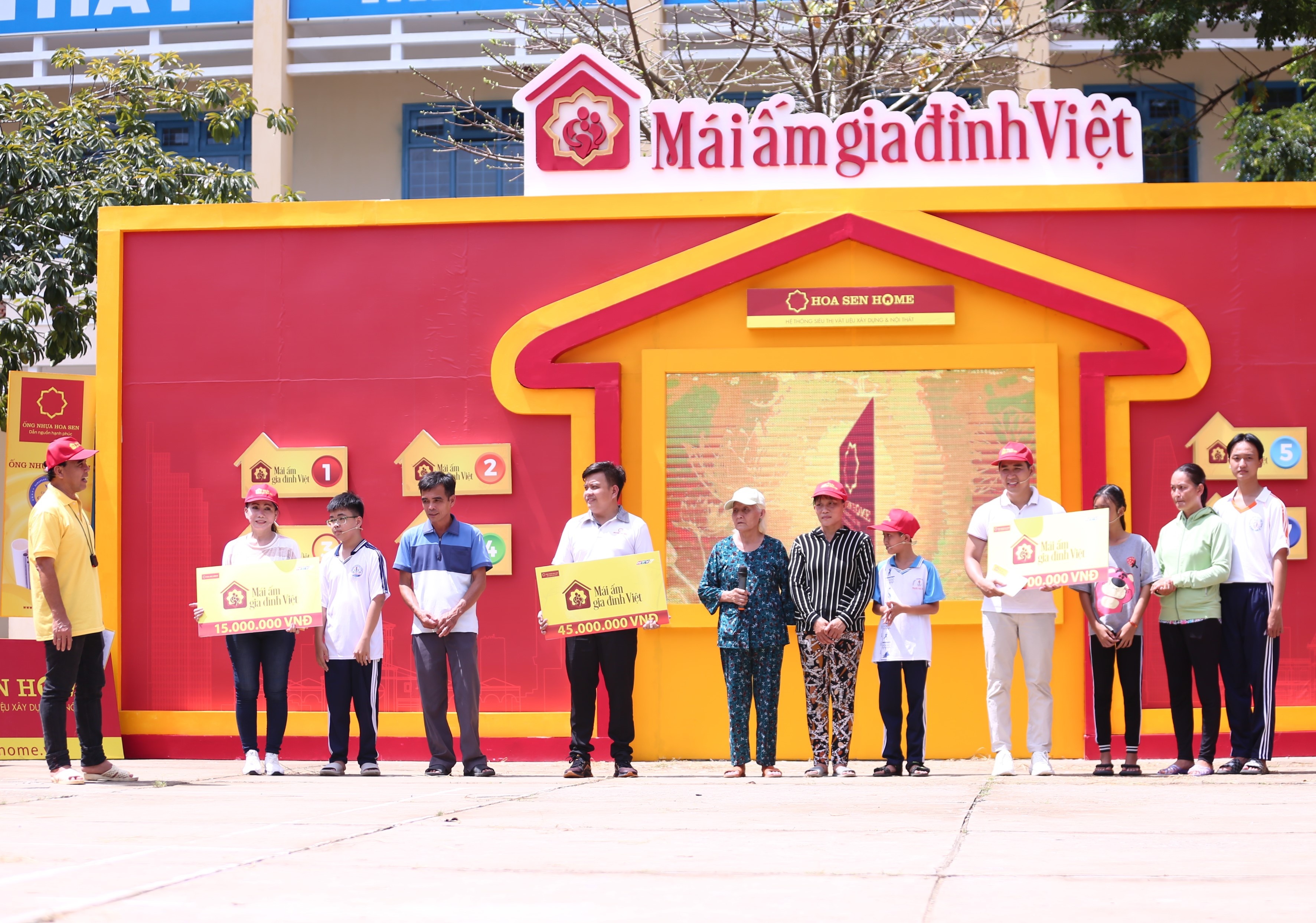 Với sự nỗ lực của mình, hai nghệ sĩ đã mang về tổng giải thưởng 80 triệu đồng cho các em nhỏ