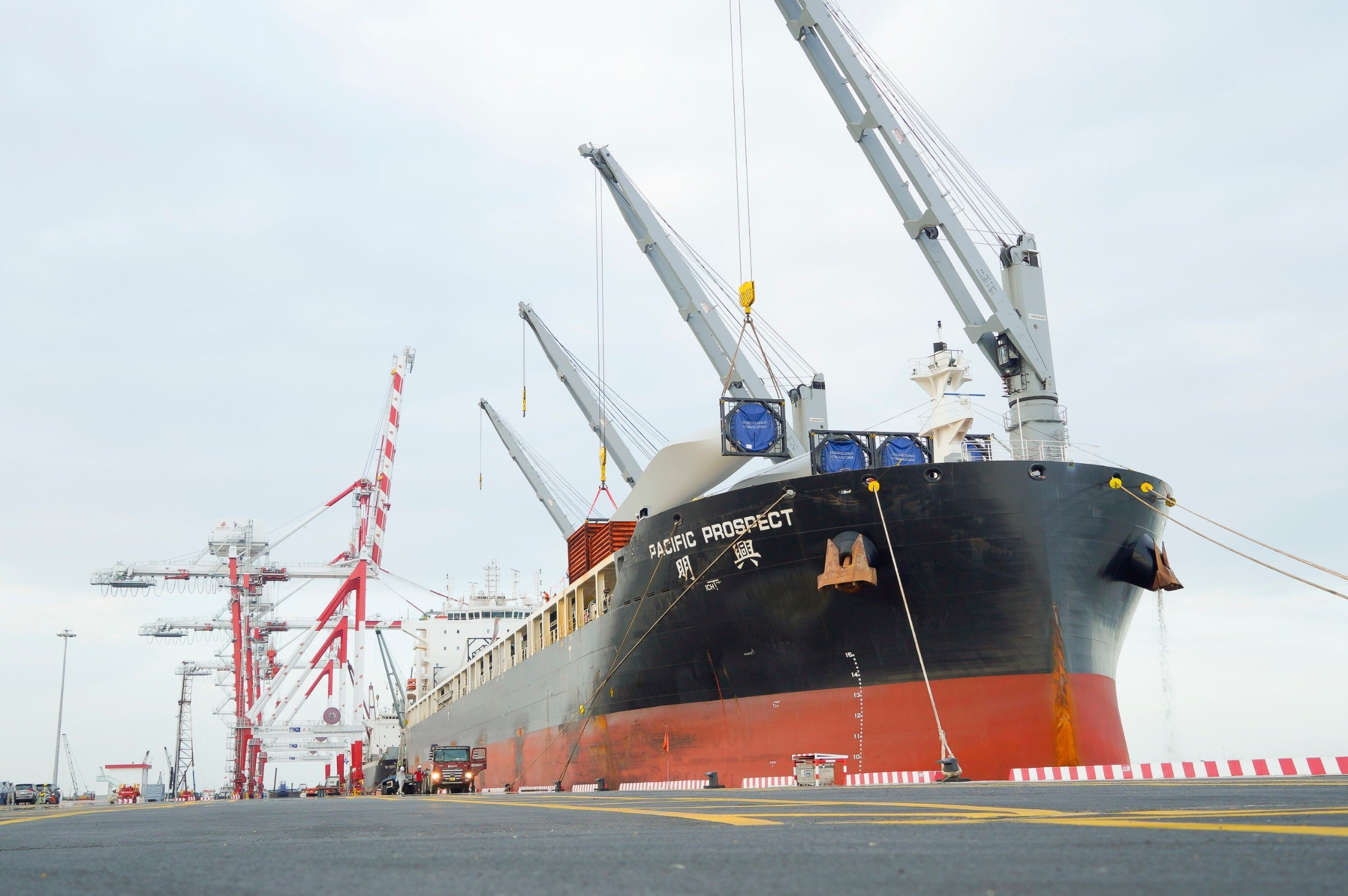Cảng Quốc tế Long An nhận bằng khen của Bộ Công Thương trong phát triển dịch vụ logistics