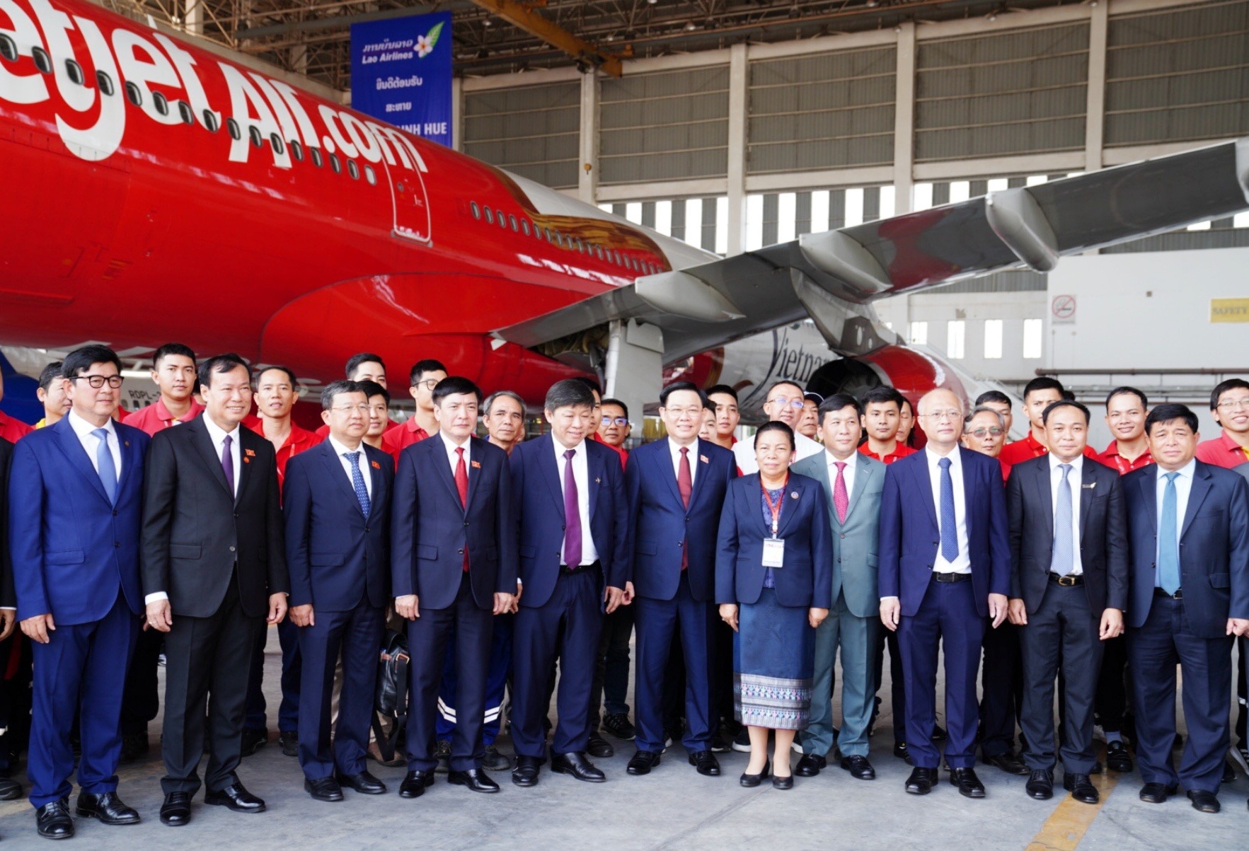 Vietjet ký kết hợp tác toàn diện với Lao Airlines