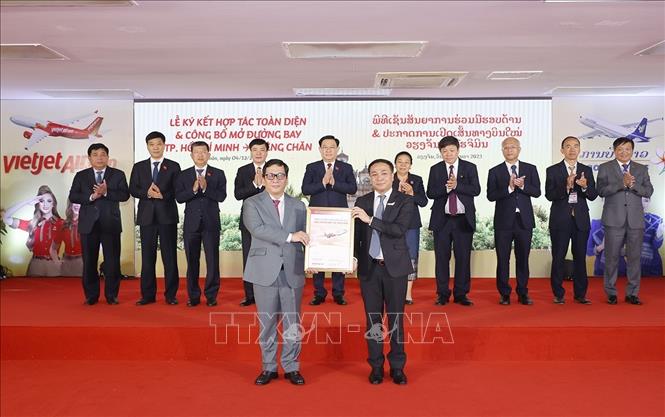 Chủ tịch Quốc hội Vương Đình Huệ hội đàm với Chủ tịch Quốc hội Lào Saysomphone Phomvihane- Ảnh 6. Chủ tịch Quốc hội Vương Đình Huệ hội đàm với Chủ tịch Quốc hội Lào Saysomphone Phomvihane- Ảnh 6.