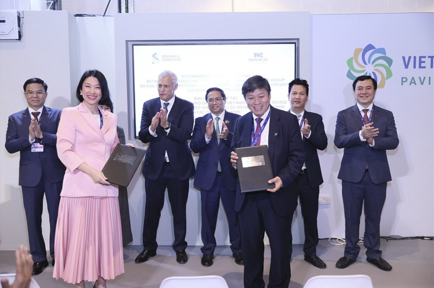 Standard Chartered ký biên bản ghi nhớ với tập đoàn SOVICO Standard Chartered ký biên bản ghi nhớ với tập đoàn SOVICO