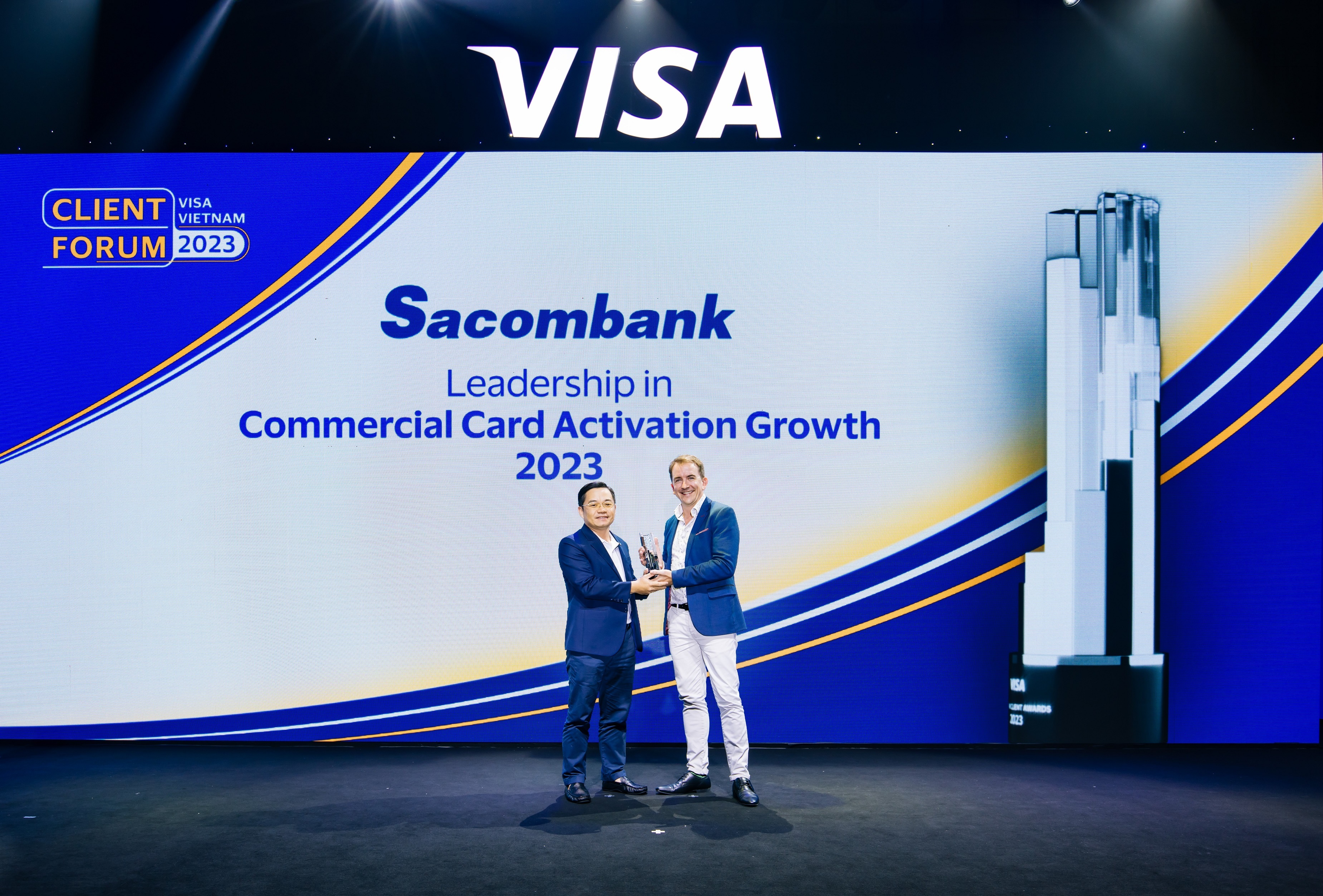 2. Ông Huỳnh Thiên Phú - Giám đốc TTQL&PTKD Doanh Nghiệp Sacombank nhận giải thưởng “Leadership in Commercial Card Activation Growth 2023” ¬- “Ngân hàng dẫn đầu về tốc độ tăng trưởng kích hoạt Thẻ Doanh Nghiệp 2023” từ đại diện VISA 2. Ông Huỳnh Thiên Phú - Giám đốc TTQL&PTKD Doanh Nghiệp Sacombank nhận giải thưởng “Leadership in Commercial Card Activation Growth 2023” ¬- “Ngân hàng dẫn đầu về tốc độ tăng trưởng kích hoạt Thẻ Doanh Nghiệp 2023” từ đại diện VISA