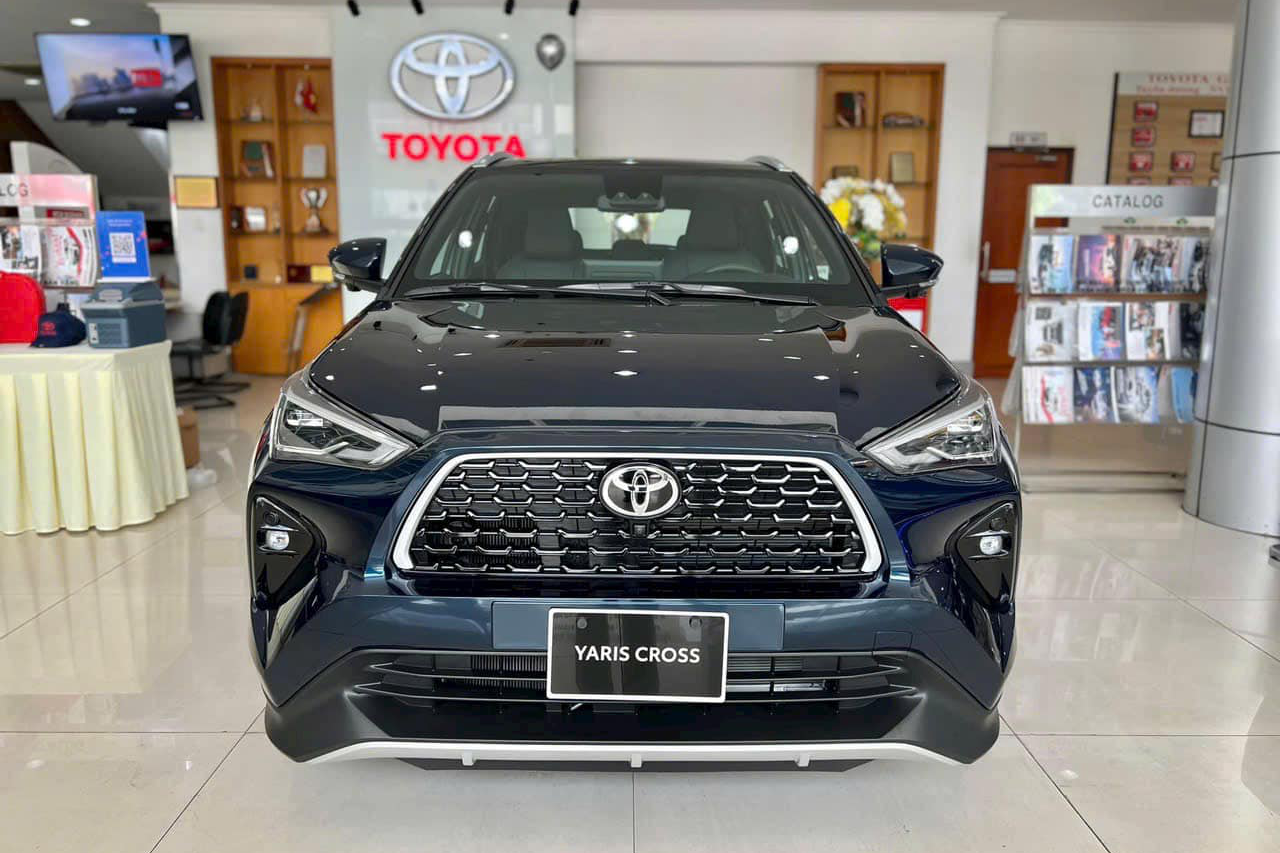 Loạt xe hybrid giảm giá mạnh tại Việt Nam: Santa Fe, H6 giảm hơn 200 triệu, Sorento, Yaris Cross rẻ hơn 100 triệu đồng - Ảnh 4. Loạt xe hybrid giảm giá mạnh tại Việt Nam: Santa Fe, H6 giảm hơn 200 triệu, Sorento, Yaris Cross rẻ hơn 100 triệu đồng - Ảnh 4.