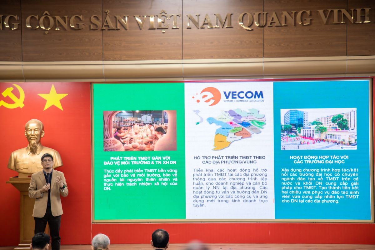 Các trường kinh tế, đào tạo ngành thương mại điện tử cần nắm bắt xu hướng phát triển của xuất khẩu trực tuyến.