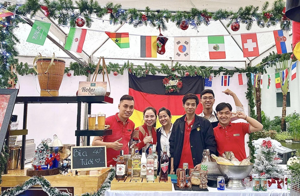 Lần đầu tiên ở Đà Nẵng có phiên chợ chủ đề giáng sinh, với quy mô hơn 60 gian hàng để phục vụ người dân và du khách.