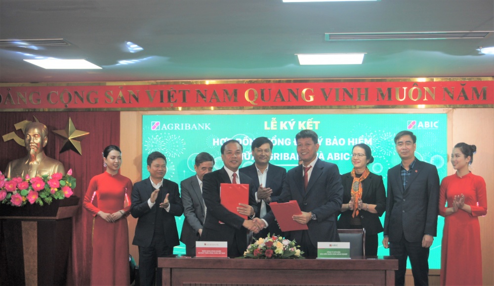 Bảo hiểm Agribank và Ngân hàng Agribank ký hợp đồng tổng đại lý bảo hiểm