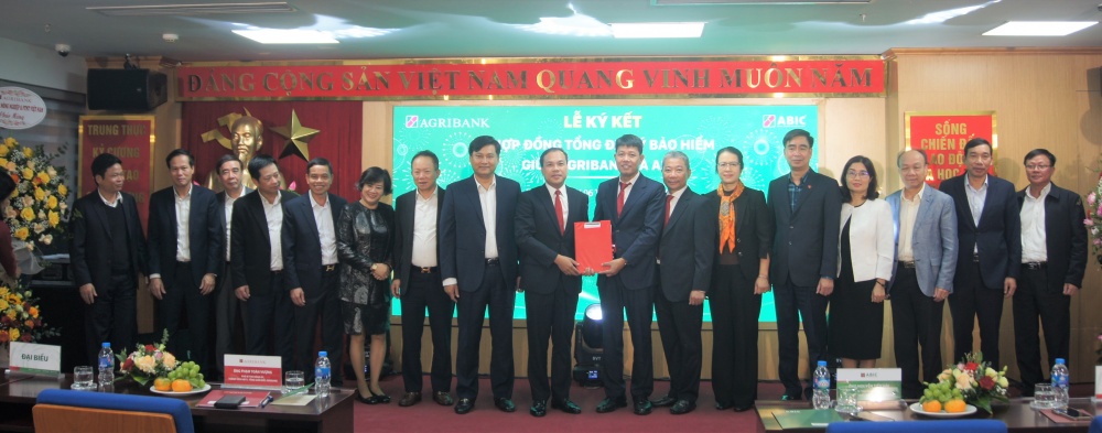 Bảo hiểm Agribank và Ngân hàng Agribank ký hợp đồng tổng đại lý bảo hiểm