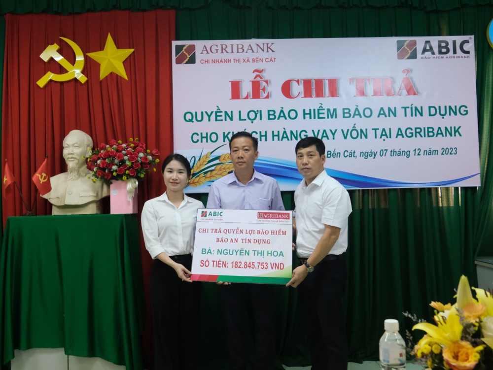Bảo hiểm Agribank chi trả quyền lợi bảo hiểm cho khách hàng tại Agribank Bến Cát