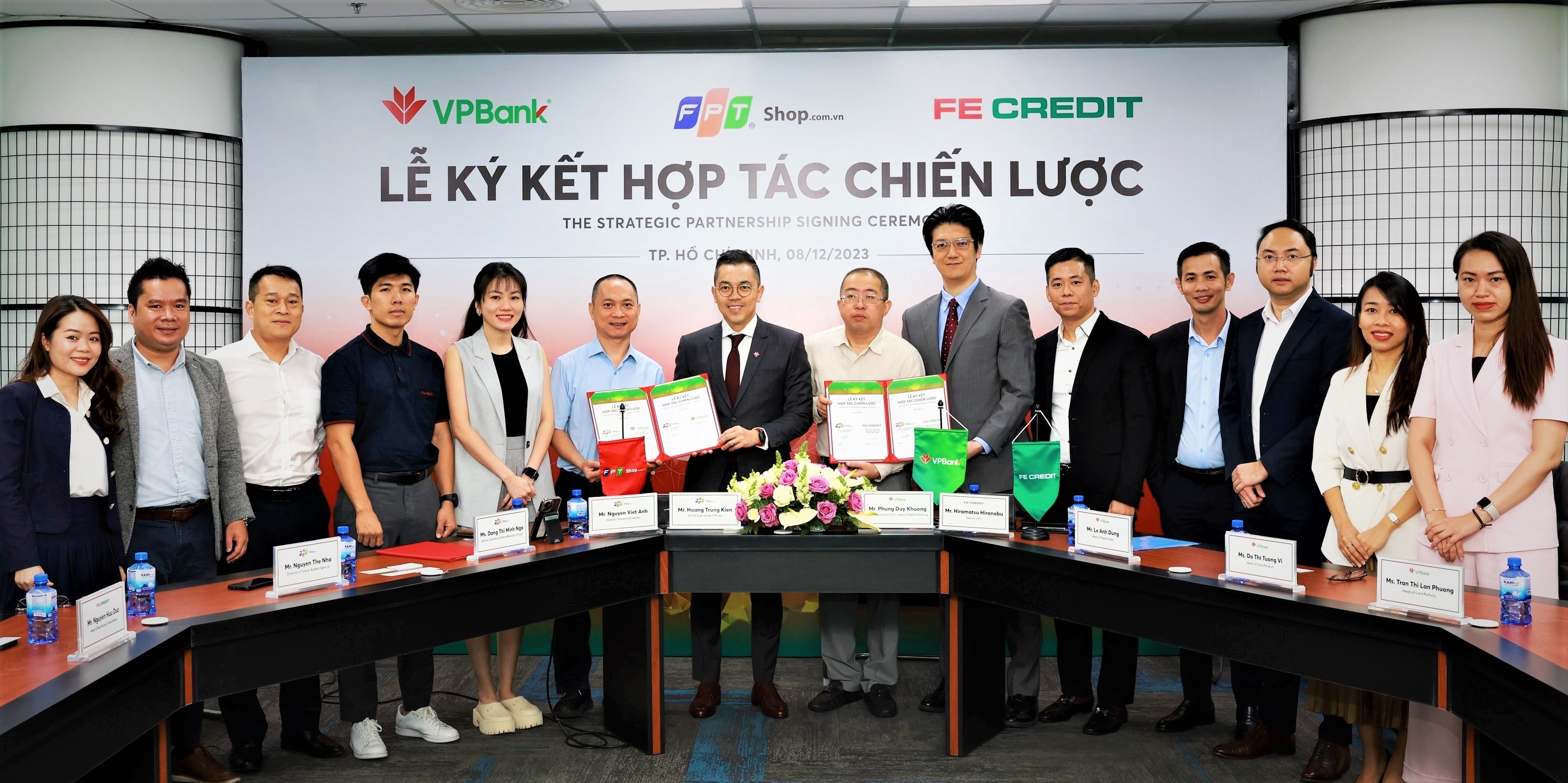 VPBank và  FE CREDIT bắt tay với FPT Shop hỗ trợ khách hàng mua sắm thiết bị điện tử