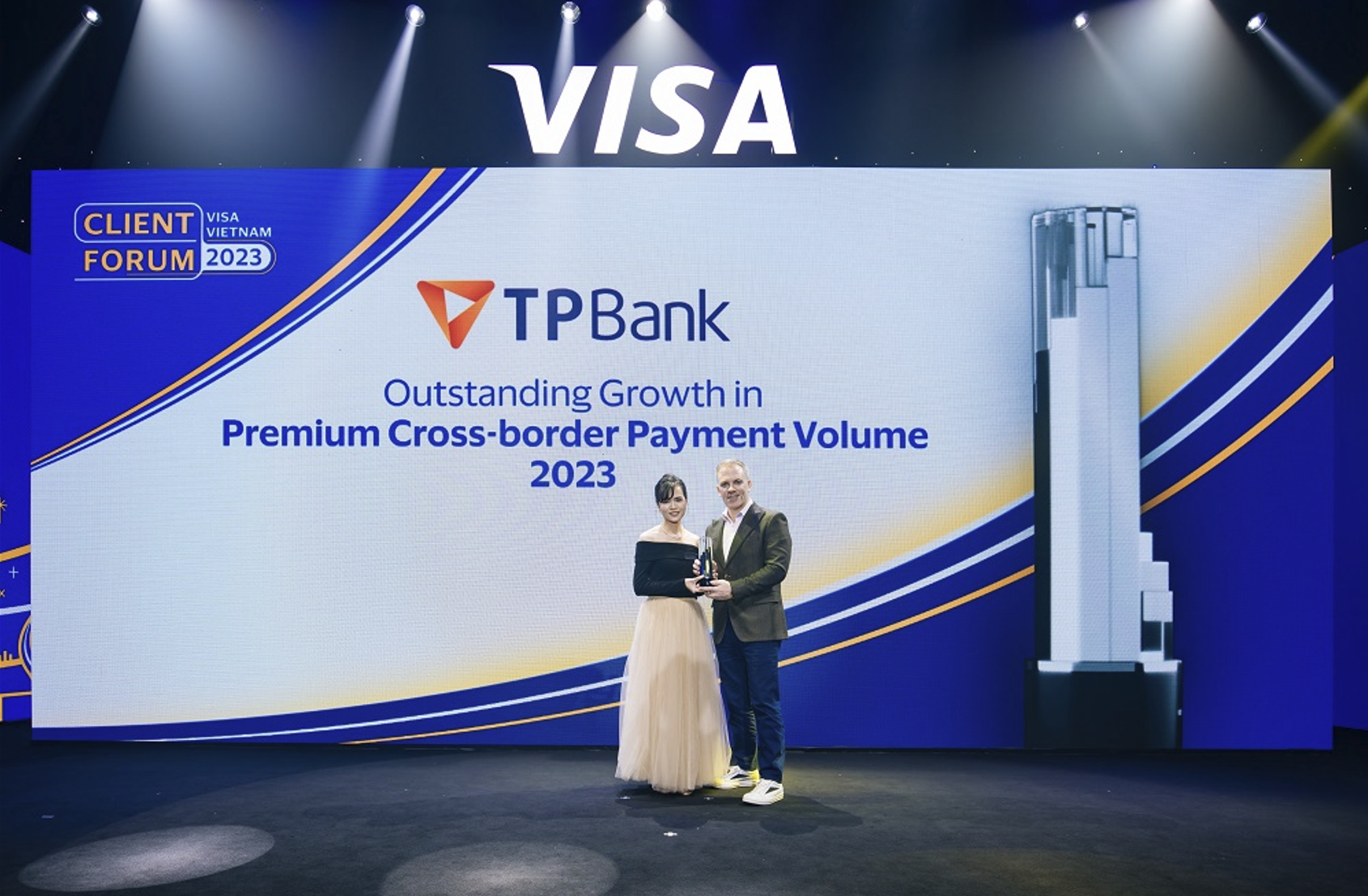 TPBank là ngân hàng duy nhất nhận được giải thưởng Ngân hàng dẫn đầu Tăng trưởng ấn tượng Doanh số giao dịch nước ngoài đối với thẻ cao cấp TPBank Visa Signature