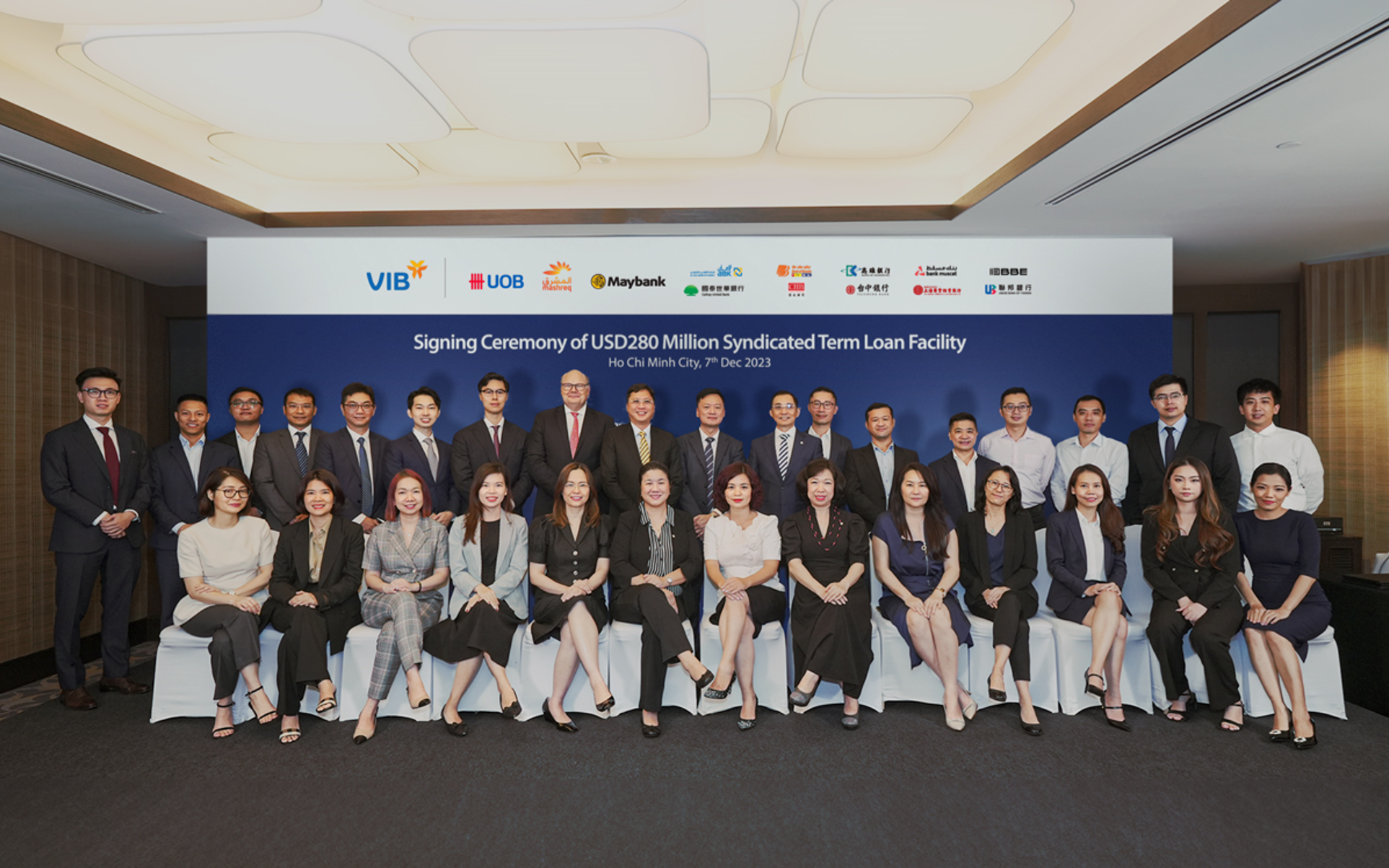 Đại diện VIB cùng đại diện các bên tham gia của khoản vay hợp vốn Đại diện VIB cùng đại diện các bên tham gia của khoản vay hợp vốn