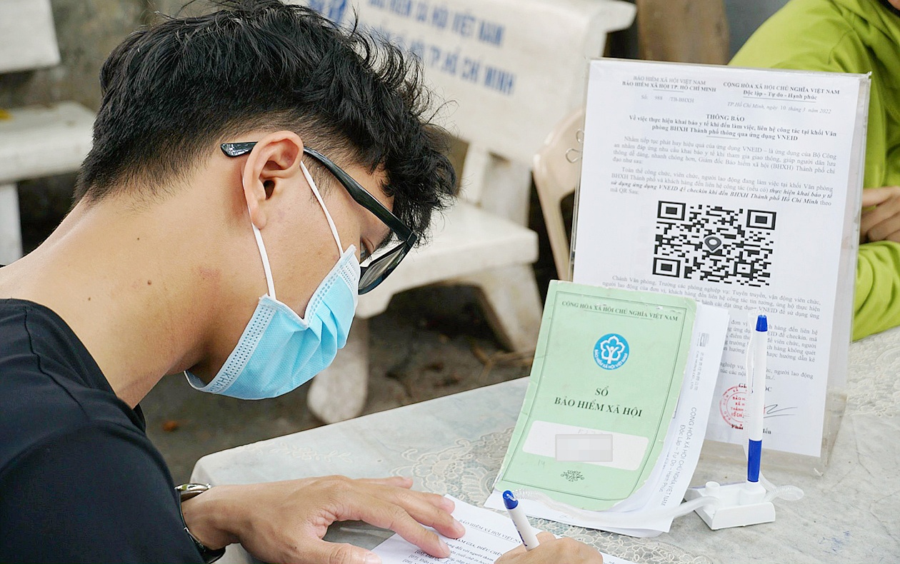 không xem xét, bình xét đề nghị khen thưởng các cấp đối với các cơ quan, đơn vị, doanh nghiệp chậm đóng BH