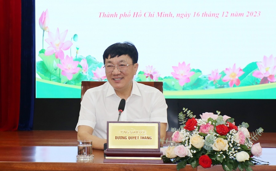 Tổng Giám đốc NHCSXH Dương Quyết Thắng làm việc với tập thể cán bộ, người lao động chi nhánh NHCSXH TP Hồ Chí Minh vào chiều ngày 16-12 Tổng Giám đốc NHCSXH Dương Quyết Thắng làm việc với tập thể cán bộ, người lao động chi nhánh NHCSXH TP Hồ Chí Minh vào chiều ngày 16-12