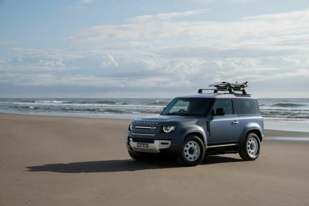 Cận cảnh Land Rover Defender Pacific Blue Edition giá hơn 2 tỷ đồng
