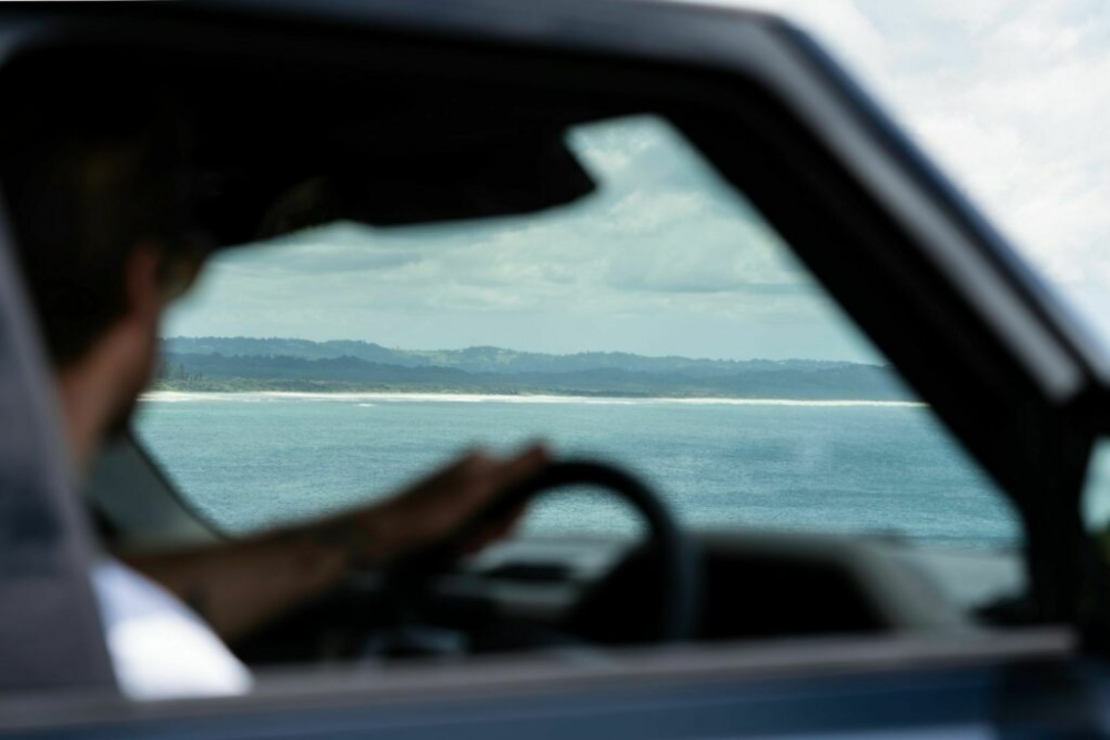 Cận cảnh Land Rover Defender Pacific Blue Edition giá hơn 2 tỷ đồng